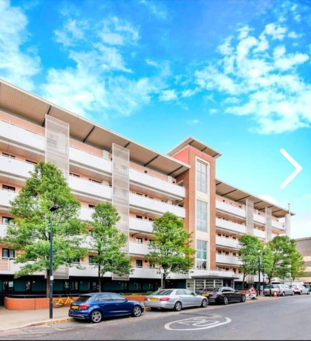 לונדון Bright, Nice Interior, Close To The City, 2 Bedroom Apartment מראה חיצוני תמונה