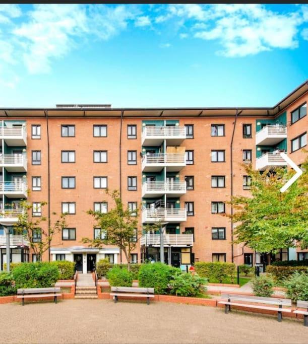 לונדון Bright, Nice Interior, Close To The City, 2 Bedroom Apartment מראה חיצוני תמונה